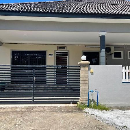 Nikmat Homestay Riyadh Kampong Tuan Mandak Extérieur photo